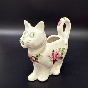ROYAL PATRICIAN Staffordshire England Fine Bone China Petunia Flower Cat Creamer